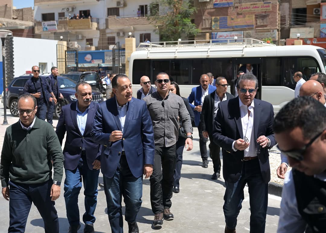 رئيس الوزراء يستهل جولته بمحافظة أسيوط بتفقد مستشفى منفلوط المركزي بعد تطويره رئيس الوزراء يستهل جولته بمحافظة أسيوط بتفقد مستشفى منفلوط المركزي بعد تطويره
