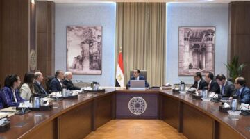 رئيس الوزراء يلتقي أعضاء اللجنة الاستشارية للشئون السياسية