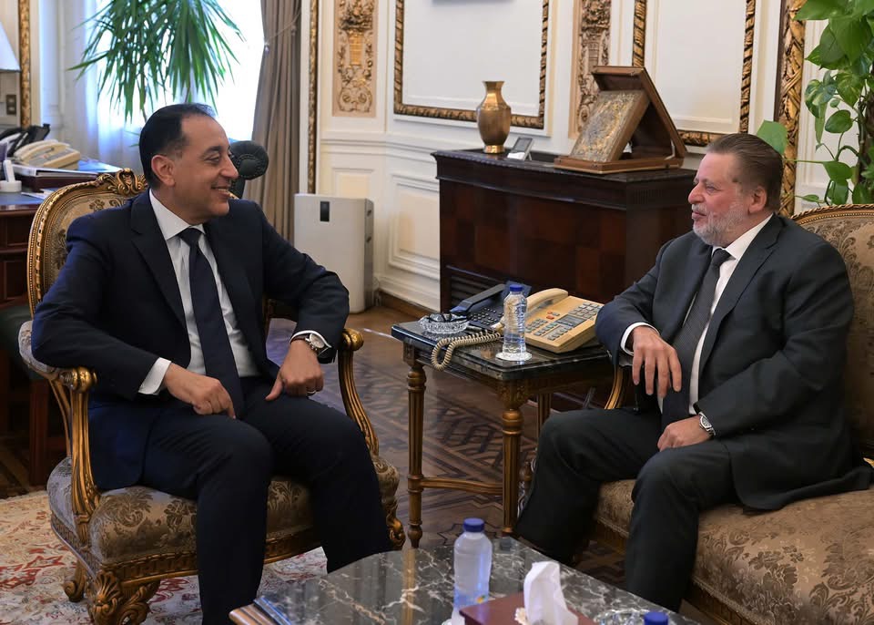 رئيس الوزراء يلتقي محافظ البنك المركزي لمتابعة عدد من الملفات رئيس الوزراء يلتقي محافظ البنك المركزي لمتابعة عدد من الملفات