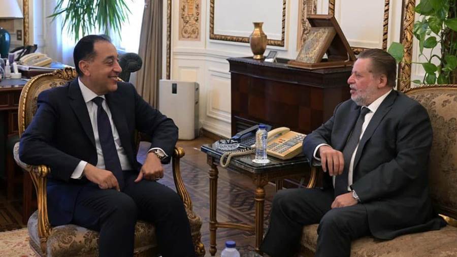 رئيس الوزراء يلتقي محافظ البنك المركزي لمتابعة عدد من الملفات رئيس الوزراء يلتقي محافظ البنك المركزي لمتابعة عدد من الملفات