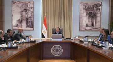 رئيس الوزراء يناقش مقترحا بشأن إشراك القطاع الخاص في إدارة وتشغيل المدارس الزراعية