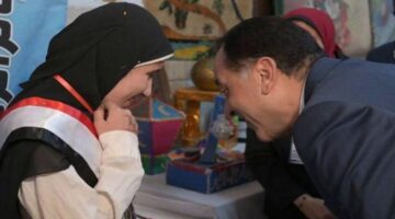 رئيس الوزراء يوفر لطالبة موهوبة من المكفوفين بأسيوط جهاز "لأب توب"