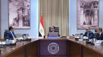 رئيس الوزراء:توجيهات رئاسية بمواصلة خطة الدولة للنهوض بصناعة الغزل والنسيج