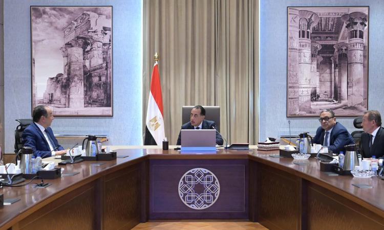 رئيس الوزراء:توجيهات رئاسية بمواصلة خطة الدولة للنهوض بصناعة الغزل والنسيج رئيس الوزراء:توجيهات رئاسية بمواصلة خطة الدولة للنهوض بصناعة الغزل والنسيج