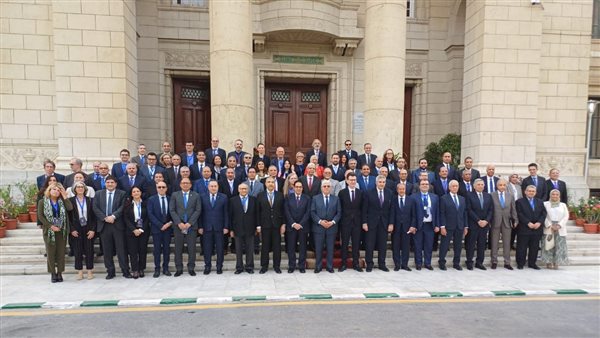رئيس جامعة المنوفية يشهد توقيع بروتوكولات تاريخية بين الجامعات المصرية والفرنسية رئيس جامعة المنوفية يشهد توقيع بروتوكولات تاريخية بين الجامعات المصرية والفرنسية