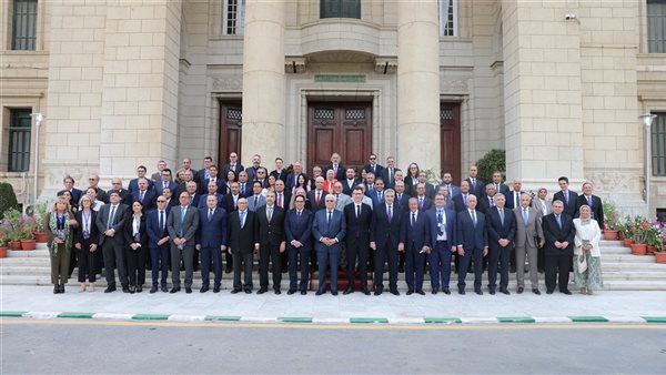 رئيس جامعة حلوان يشارك في ملتقى الجامعات المصرية الفرنسية رئيس جامعة حلوان يشارك في ملتقى الجامعات المصرية الفرنسية