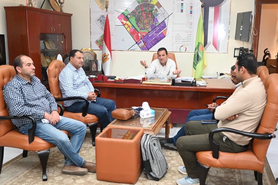 رئيس مدينة العاشر من رمضان يتابع الموقف التنفيذي وسير العمل بمشروعات الطرق رئيس مدينة العاشر من رمضان يتابع الموقف التنفيذي وسير العمل بمشروعات الطرق