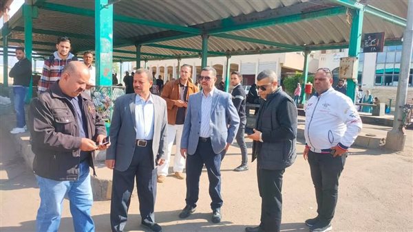 رئيس مدينة المحمودية يتفقد مجمع مواقف السيارات للالتزام بخطوط السير والتعريفة الجديدة رئيس مدينة المحمودية يتفقد مجمع مواقف السيارات للالتزام بخطوط السير والتعريفة الجديدة