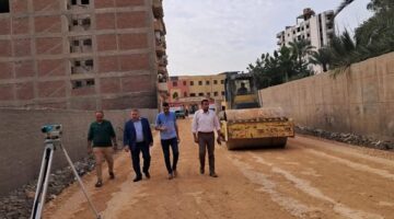 رئيس مدينة دمنهور يتابع أعمال تطوير طريق زاوية غزال
