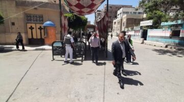 رئيس مدينة دمنهور يتفقد الكنائس لمتابعة استعدادات الاحتفال بعيد القيامة المجيد