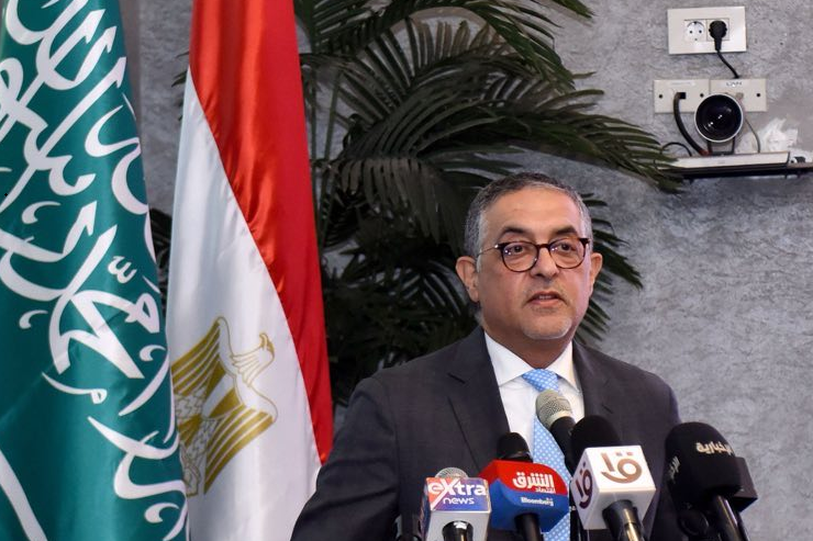 رئيس هيئة الاستثمار: الحكومة قامت بتذليل 90% من العقبات والتحديات التي تواجه الاستثمارات السعودية رئيس هيئة الاستثمار: الحكومة قامت بتذليل 90% من العقبات والتحديات التي تواجه الاستثمارات السعودية