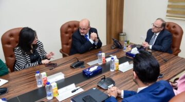 رئيس هيئة الدواء يناقش وممثلي منظمة الصحة العالمية إجراءات دعم قطاع الصناعة