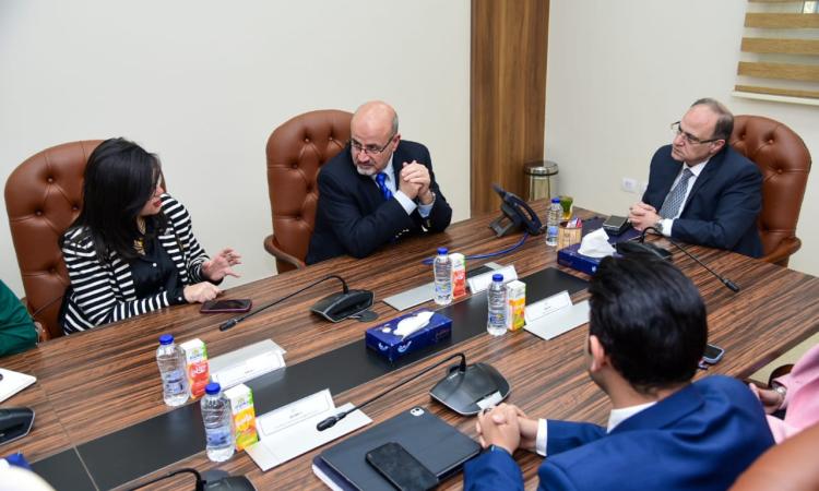 رئيس هيئة الدواء يناقش وممثلي منظمة الصحة العالمية إجراءات دعم قطاع الصناعة رئيس هيئة الدواء يناقش وممثلي منظمة الصحة العالمية إجراءات دعم قطاع الصناعة
