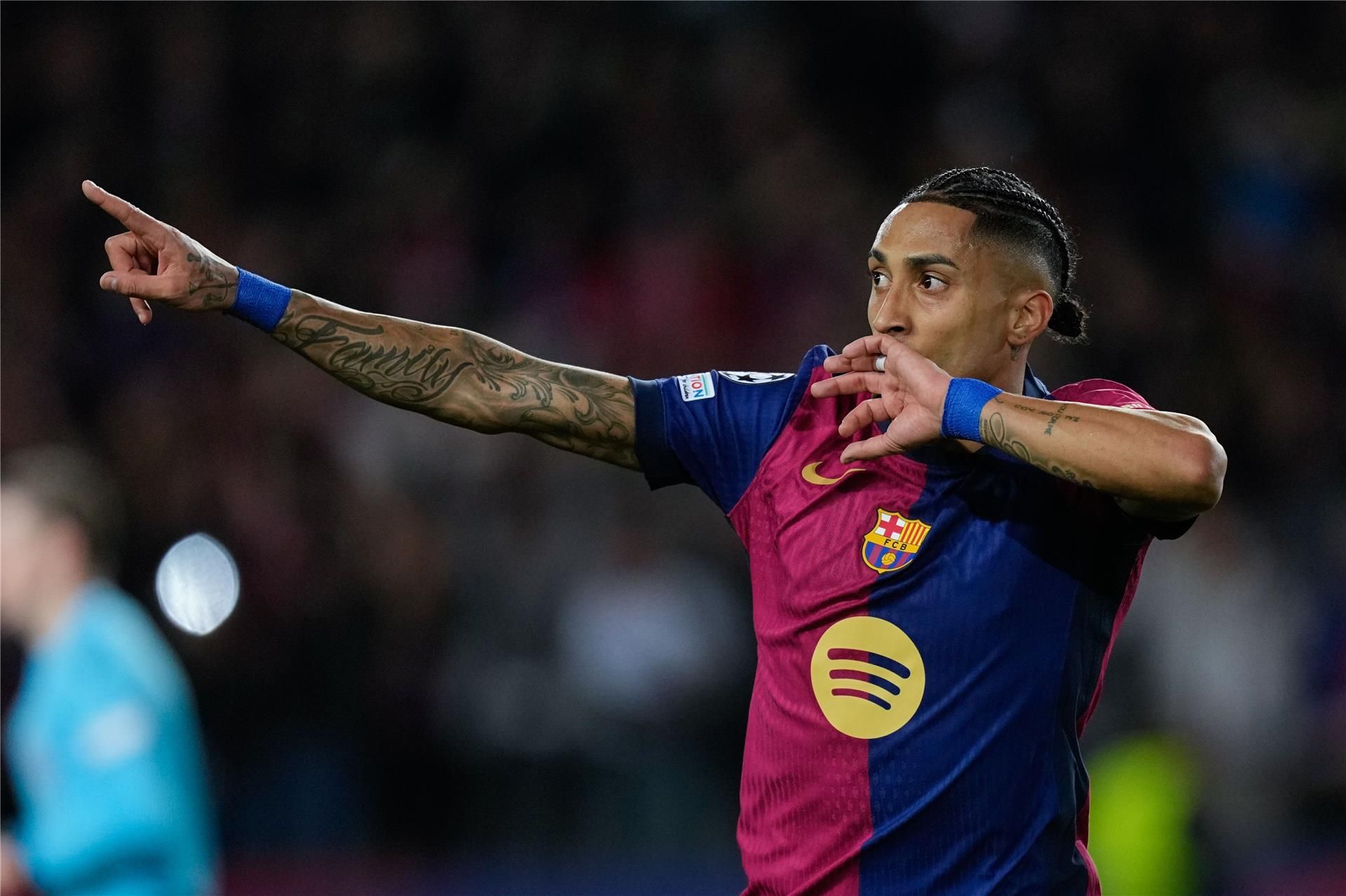 رافينيا يعادل رقما تاريخيا لميسي في دوري الأبطال رافينيا يعادل رقما تاريخيا لميسي في دوري الأبطال