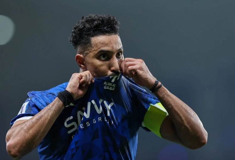 رد فعل سالم الدوسري بعد مطالبات جماهير الهلال بتجديد عقده.. شاهد رد فعل سالم الدوسري بعد مطالبات جماهير الهلال بتجديد عقده.. شاهد