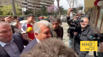 رد فعل لابورتا على هدية قميص أرسنال.. فيديو