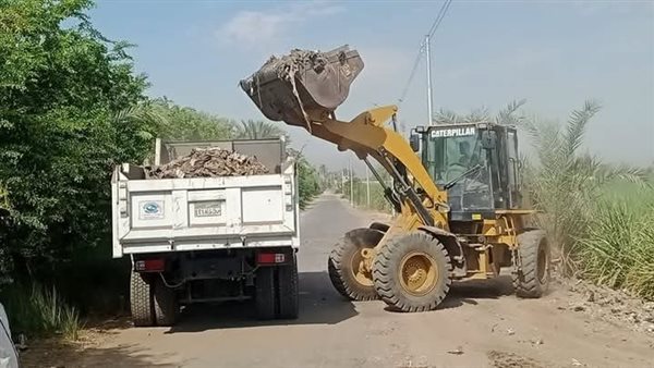 رفع 20 طن من التراكمات والأتربة في حملة نظافة غرب الأقصر رفع 20 طن من التراكمات والأتربة في حملة نظافة غرب الأقصر