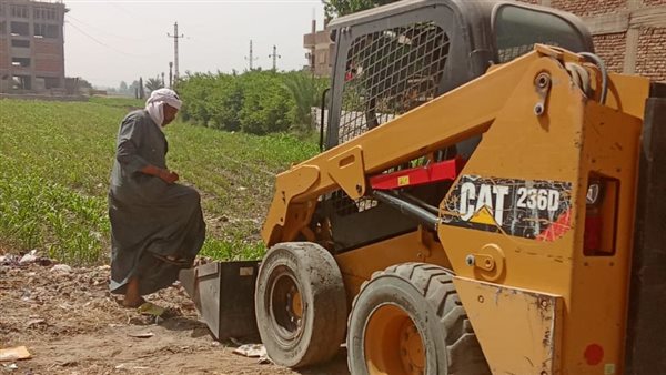 رفع 50 طن من التراكمات والأتربة خلال حملة نظافة شمال الأقصر (صور) رفع 50 طن من التراكمات والأتربة خلال حملة نظافة شمال الأقصر (صور)