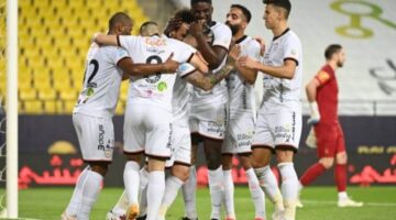 رقم سلبي يطارد الشباب قبل مواجهة الهلال في الدوري السعودي