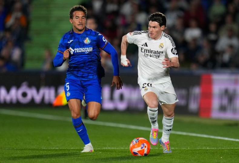 ريال مدريد يستمر في مطاردة برشلونة بالفوز على خيتافي في الدوري الإسباني ريال مدريد يستمر في مطاردة برشلونة بالفوز على خيتافي في الدوري الإسباني