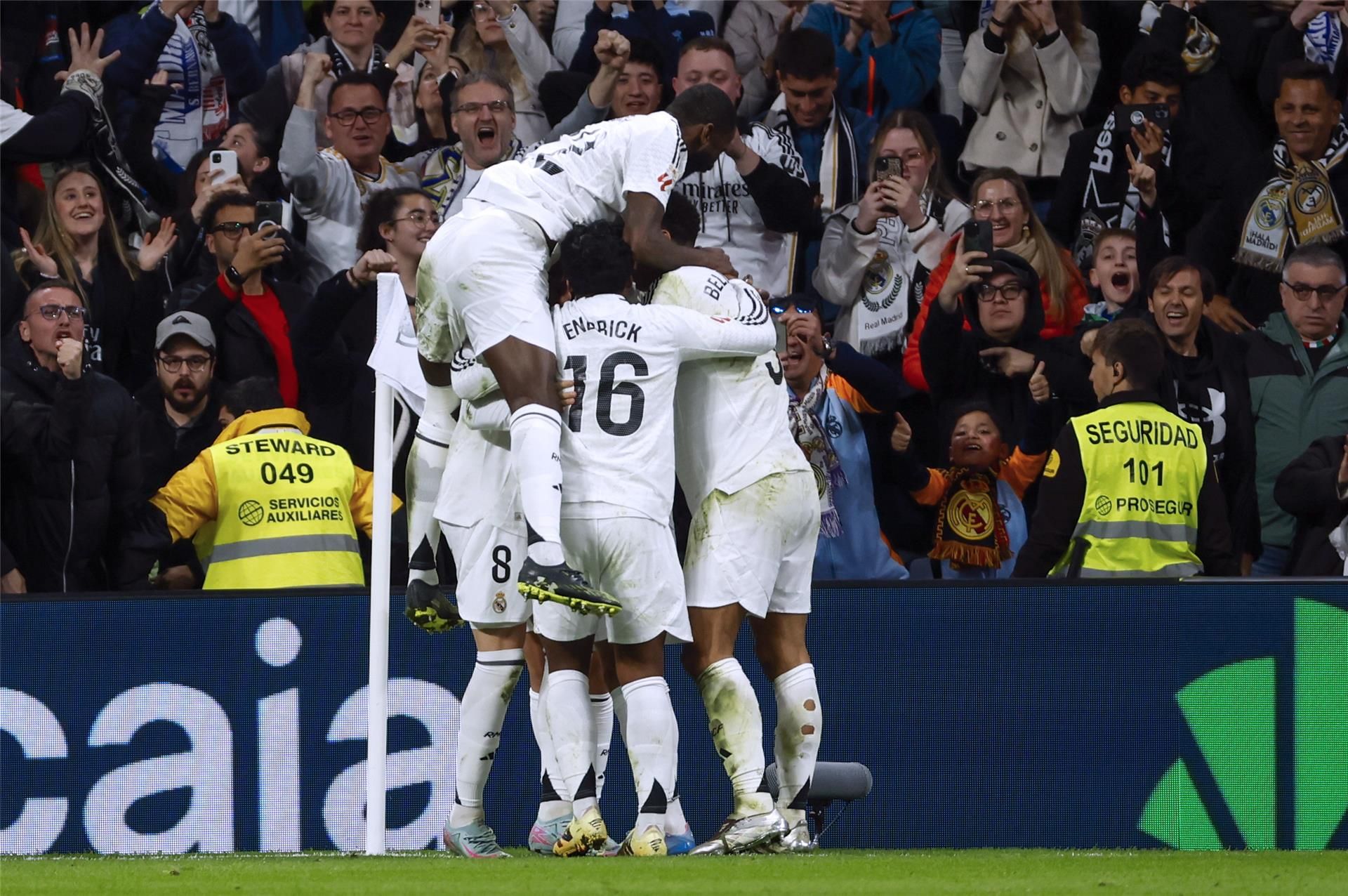 ريال مدريد يفوز بجائزة أفضل نادٍ في حفل لوريوس ريال مدريد يفوز بجائزة أفضل نادٍ في حفل لوريوس