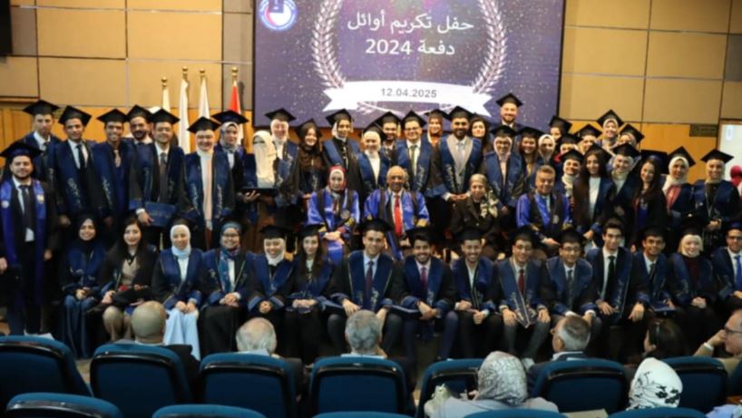 طب الإسكندرية تكرم أوائل دفعة 2024 بحضور قيادات الجامعة والنقابة العسكرية