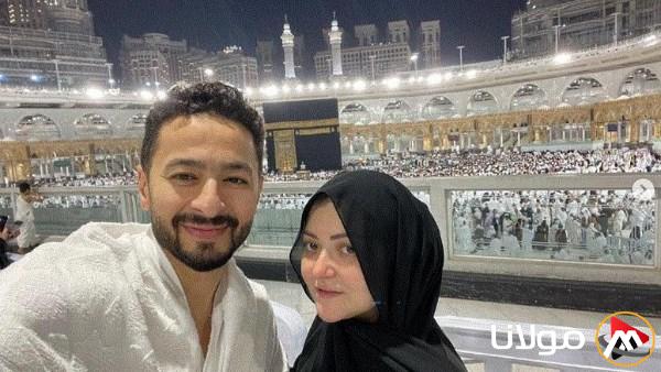 زوجة حمادة هلال: شخصيته مثل صابر المداح، متدين وهادئ، ويولي اهتمامًا خاصًا للبخور في المنزل. زوجة حمادة هلال: شخصيته مثل صابر المداح، متدين وهادئ، ويولي اهتمامًا خاصًا للبخور في المنزل.