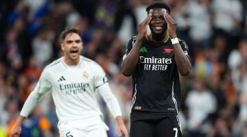 ساكا يرفض هدية الVAR أمام ريال مدريد