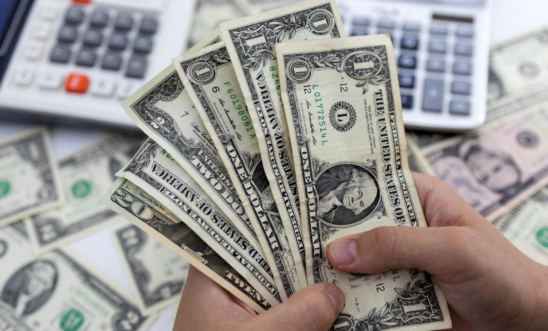 سعر الدولار مقابل الجنيه المصري اليوم الجمعة 11 أبريل 2025.. ارتفع في هذه البنوك سعر الدولار مقابل الجنيه المصري اليوم الجمعة 11 أبريل 2025.. ارتفع في هذه البنوك