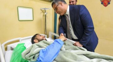 سفير الجزائر بمصر يطمئن على القندوسي