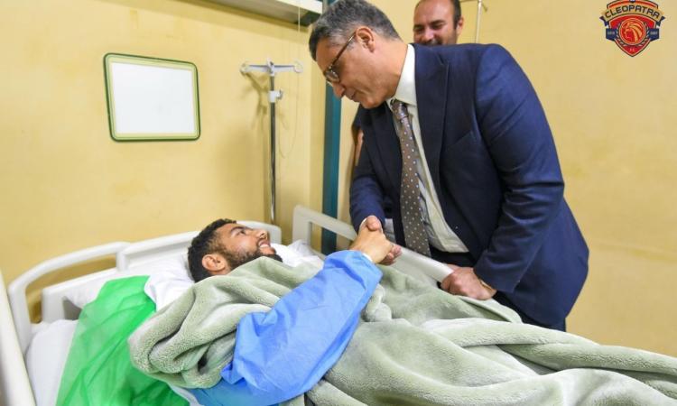 سفير الجزائر بمصر يطمئن على القندوسي سفير الجزائر بمصر يطمئن على القندوسي