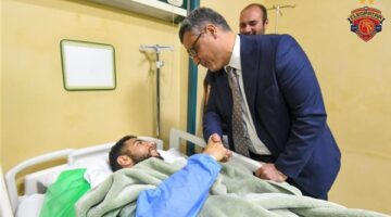 سفير الجزائر في مصر يزور القندوسي لاعب سيراميكا
