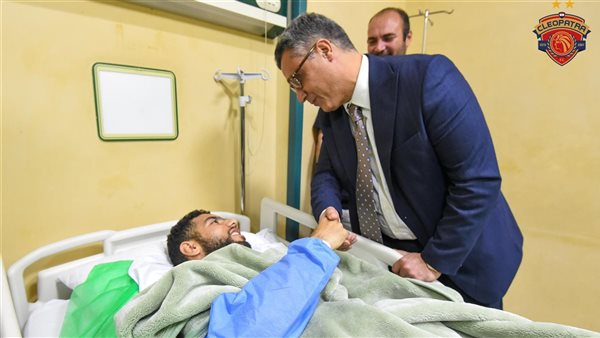 سفير الجزائر في مصر يزور القندوسي لاعب سيراميكا سفير الجزائر في مصر يزور القندوسي لاعب سيراميكا