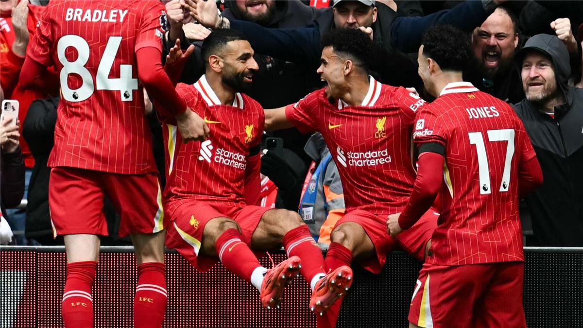سلوت يفسر تصريح فان دايك الغامض ويصرّح: رأيت محمد صلاح مجددًا سلوت يفسر تصريح فان دايك الغامض ويصرّح: رأيت محمد صلاح مجددًا