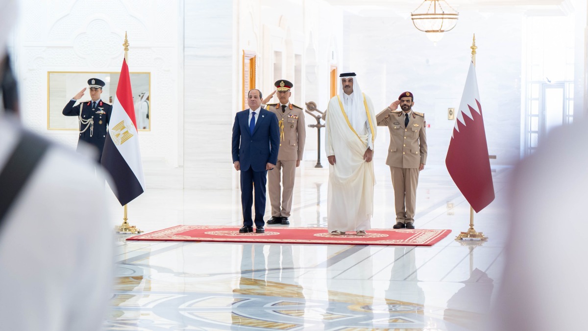 سمو الأمير والرئيس المصري يعقدان جلسة مباحثات رسمية سمو الأمير والرئيس المصري يعقدان جلسة مباحثات رسمية