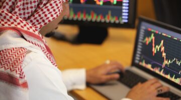 سوق العمل السعودي يجني ثمار الإصلاحات .. توظيف 604 ألف سعودي في 3 سنوات وارتفاع ملحوظ للرواتب