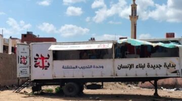 سيارة متنقلة بكفر سعد لتدريب 40 سيدة على التفصيل والخياطة