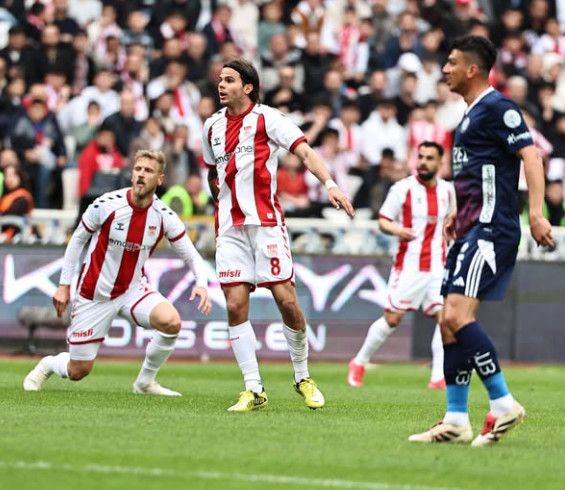 سيفاس يتخطى أنطاليا في الدوري التركي سيفاس يتخطى أنطاليا في الدوري التركي