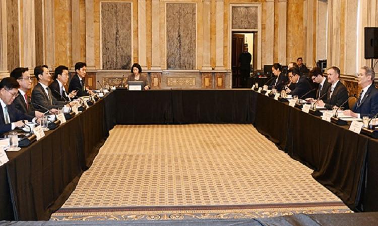 سيول تقترح على واشنطن "اتفاقا شاملا" لتجنب رسوم جمركية مرتفعة سيول تقترح على واشنطن "اتفاقا شاملا" لتجنب رسوم جمركية مرتفعة