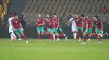 شتم مشجعًا على سناب شات.. إيقاف نجم منتخب المغرب في الدوري الألماني