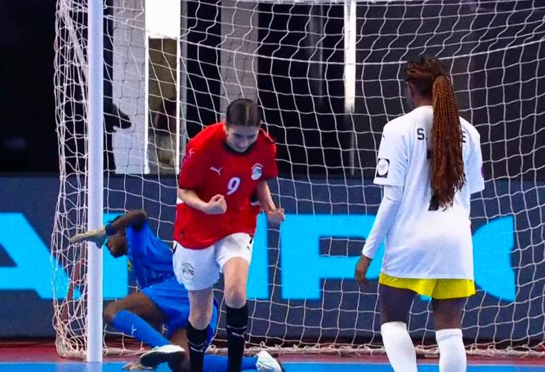شروق إبراهيم تحرز الهدف الأول لمنتخب مصر في مرمى غينيا شروق إبراهيم تحرز الهدف الأول لمنتخب مصر في مرمى غينيا
