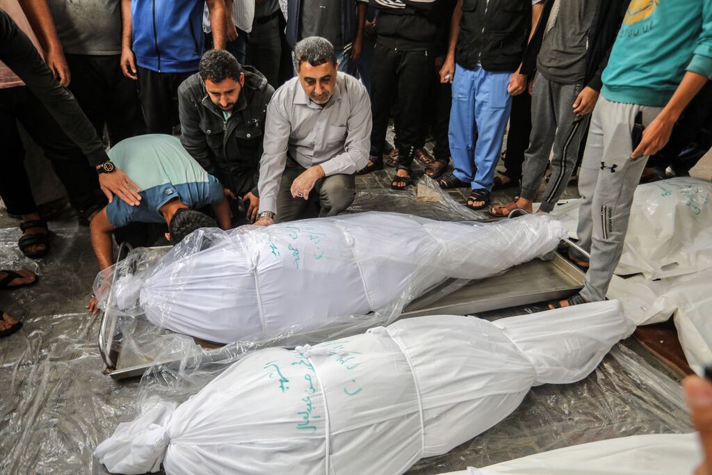 شهداء وجرحى في قصف الاحتلال خيام ومنازل بقطاع غزة شهداء وجرحى في قصف الاحتلال خيام ومنازل بقطاع غزة