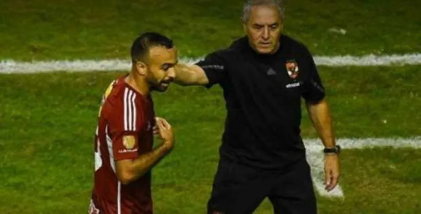 شوبير يثير الجدل بشأن «أوضة لبس» الأهلي.. وأفشة يقلب الموازين شوبير يثير الجدل بشأن «أوضة لبس» الأهلي.. وأفشة يقلب الموازين