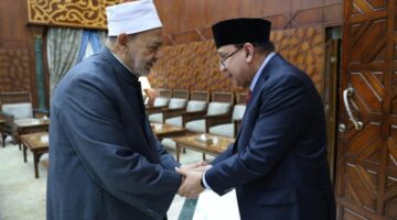 شيخ الأزهر يبحث سبل تعزيز التعاون مع وزير المالية الإندونيسي الأسبق