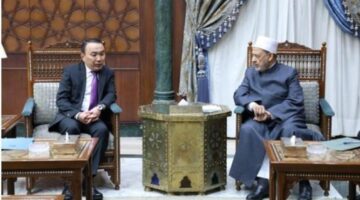 شيخ الأزهر يبحث مع سفير كازاخستان تعزيز التعاون المشترك