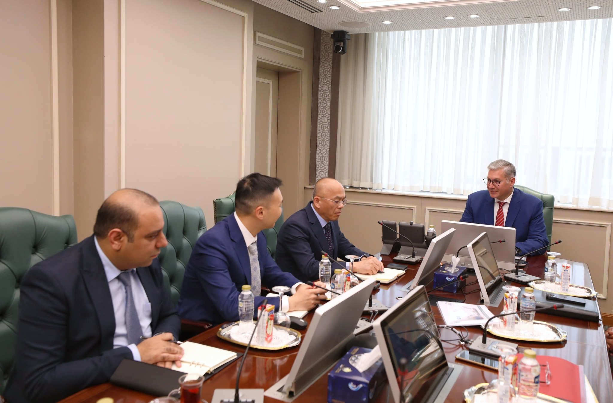 وزير البترول وممثلي شركة شيماي الصينية
