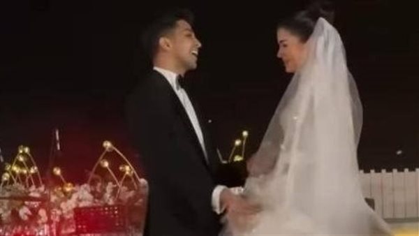 «صاحبي يا صاحبي».. دخلة مميزة لهشام جمال في حفل زفافه على ليلى زاهر «صاحبي يا صاحبي».. دخلة مميزة لهشام جمال في حفل زفافه على ليلى زاهر