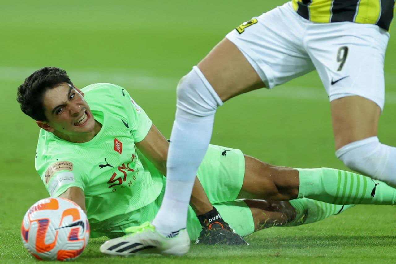 صحيفة إسبانية تنتقد مستوى ياسين بونو مع الهلال السعودي صحيفة إسبانية تنتقد مستوى ياسين بونو مع الهلال السعودي