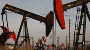 صفقات الدمج والاستحواذ بقطاع النفط الصخري الأمريكي تسجل بداية قوية هذا العام