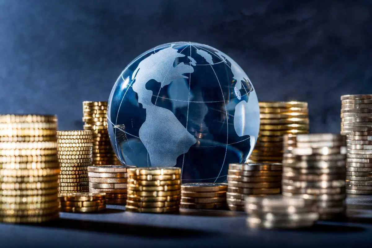 صندوق النقد يخفض توقعاته لنمو الاقتصاد العالمي وسط تصاعد التوترات السياسية صندوق النقد يخفض توقعاته لنمو الاقتصاد العالمي وسط تصاعد التوترات السياسية